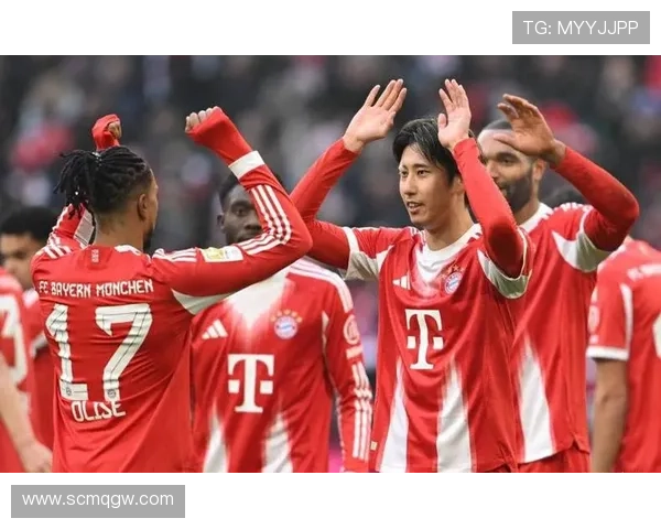 金玟哉伊藤洋辉防线配合