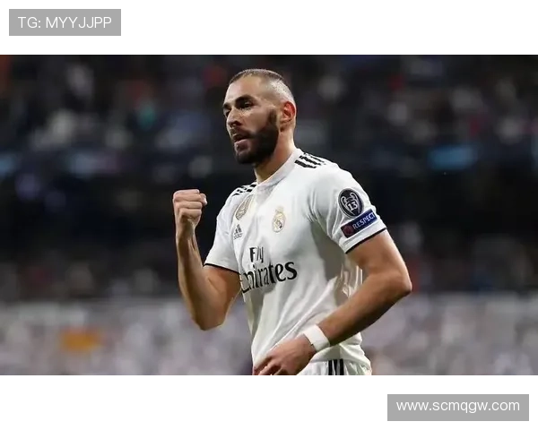 本泽马巅峰期为何来得晚：中锋的自我革命解析