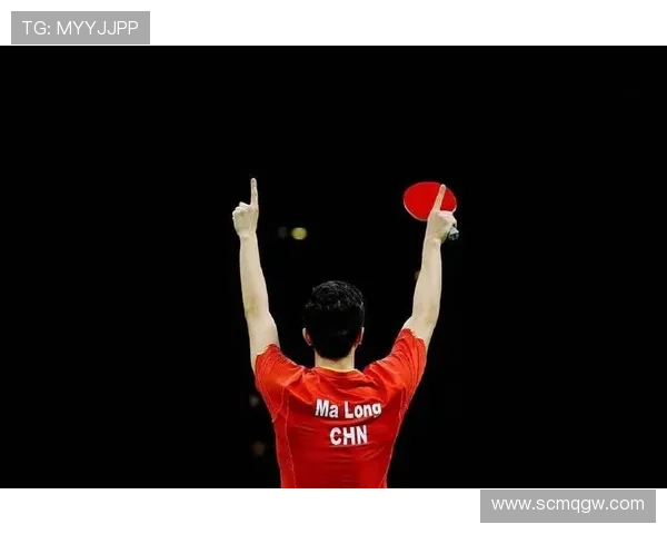 谌龙训练完回家给老婆剥虾，这反差谁懂啊